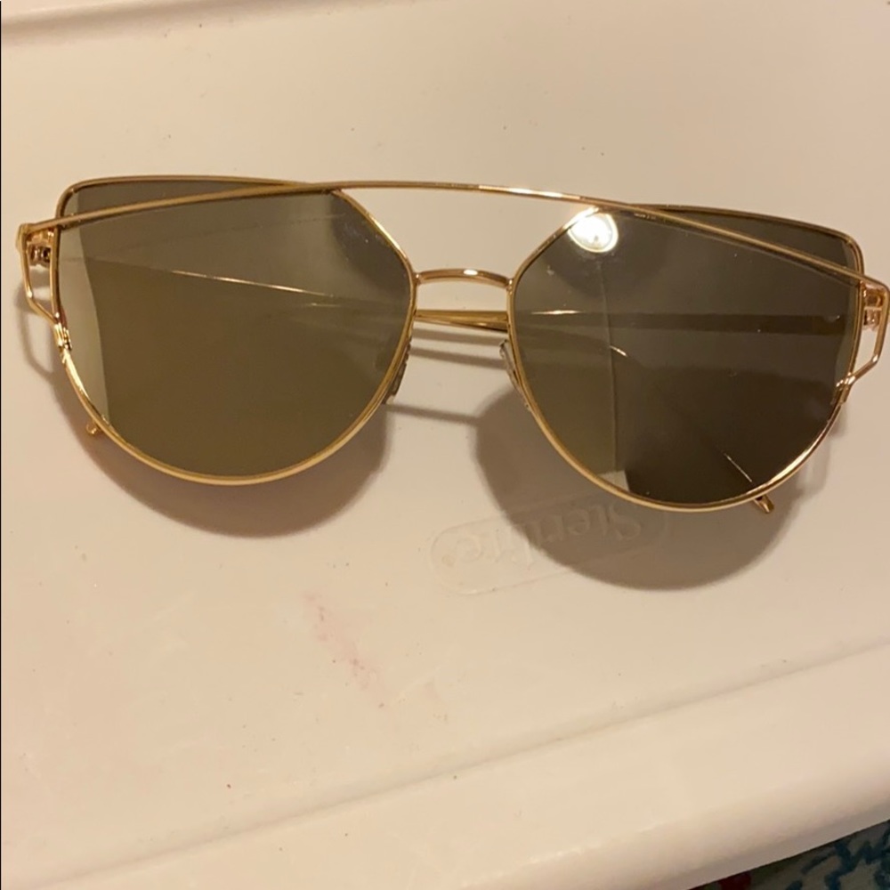 Cat eye sunglasses